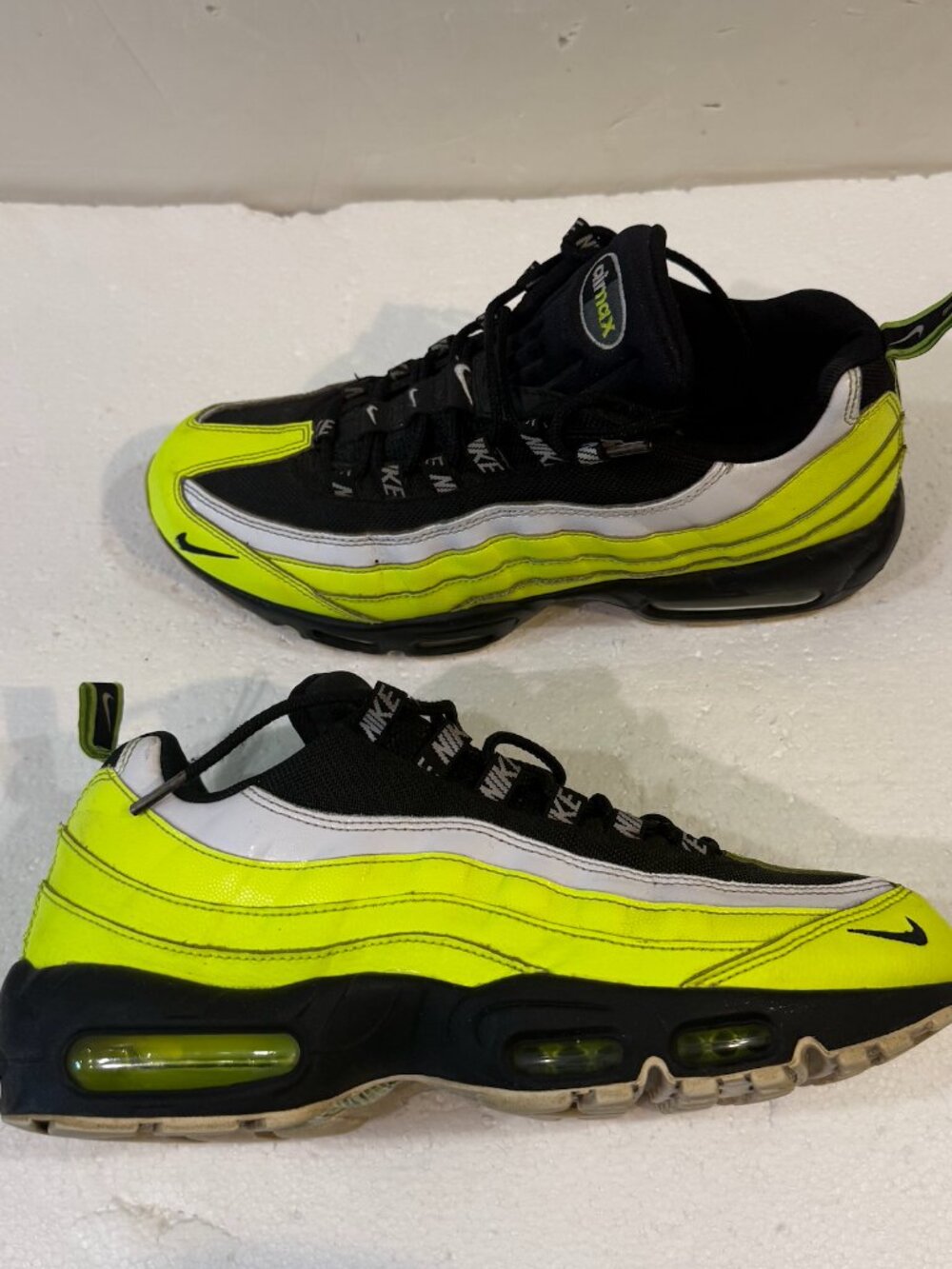 Nike Air Max 95 Premium Black Volt Glow Mens Size 10 RARE Neon Green Yellow 2018